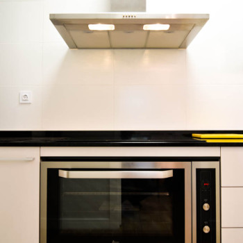 Horno y placa vitrocerámica de inducción de 90 cm, y campana extractora