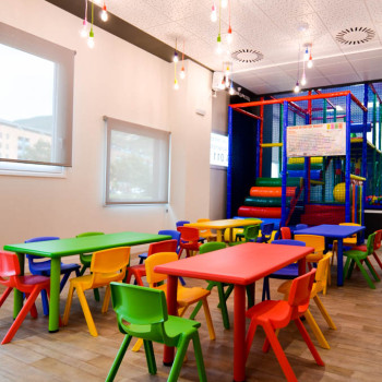 Comedor y parque infantiles