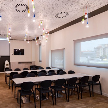 Comedor de la sala con vistas al jardín