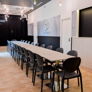 Comedor de la sala para una comida o cena de trabajo